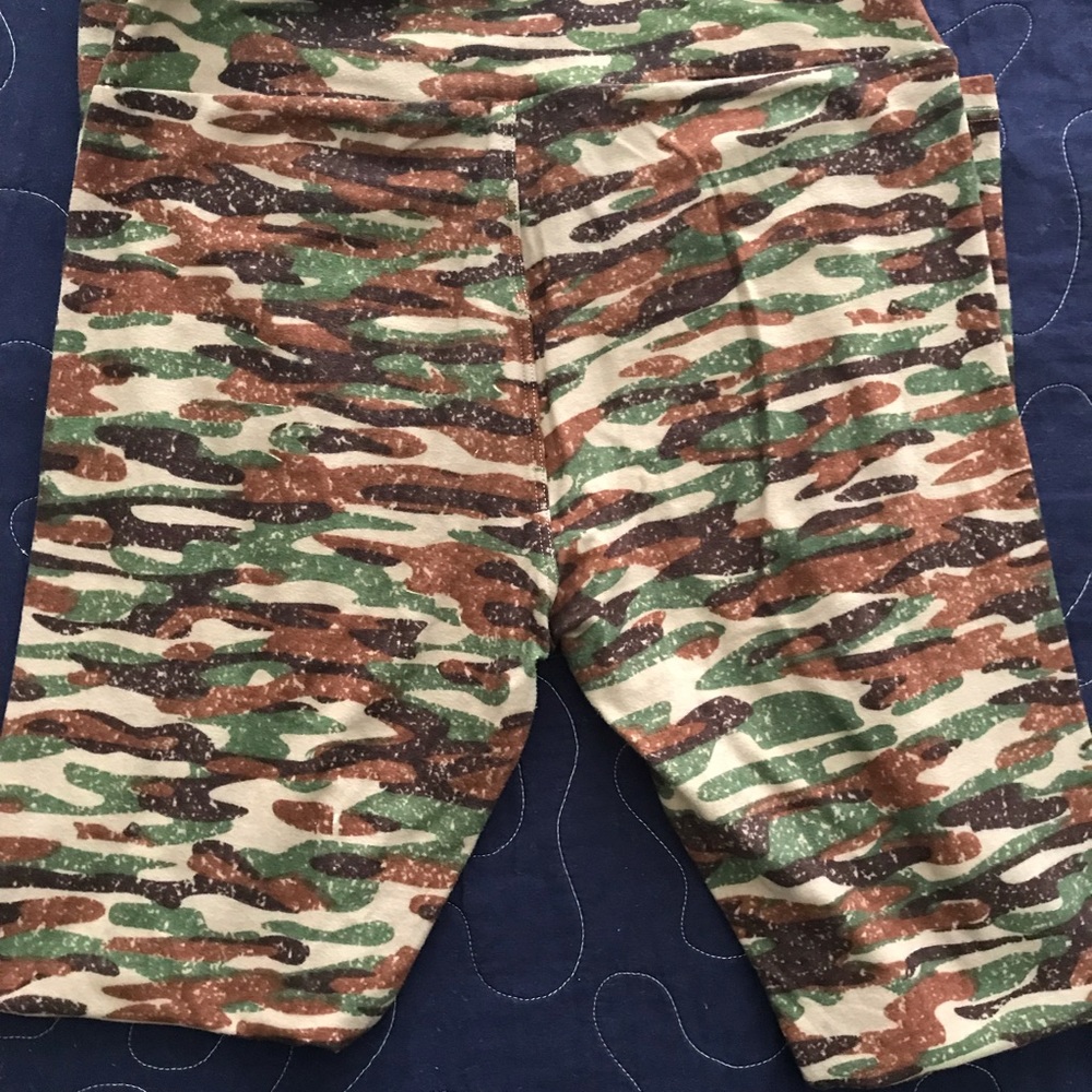 Lularoe Camouflage OS leggings